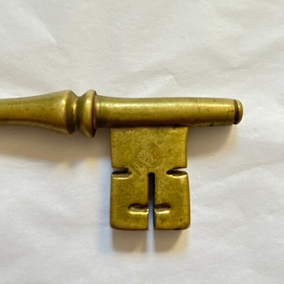 Vintage Virginia Metalcrafters Skeleton Key Paperweight Colonial Williamsburg - Picture 10 of 11